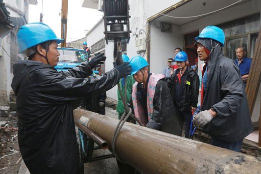 鄞州電力掃清&ldquo;蜘蛛網&rdquo;，還天童老街一片藍天